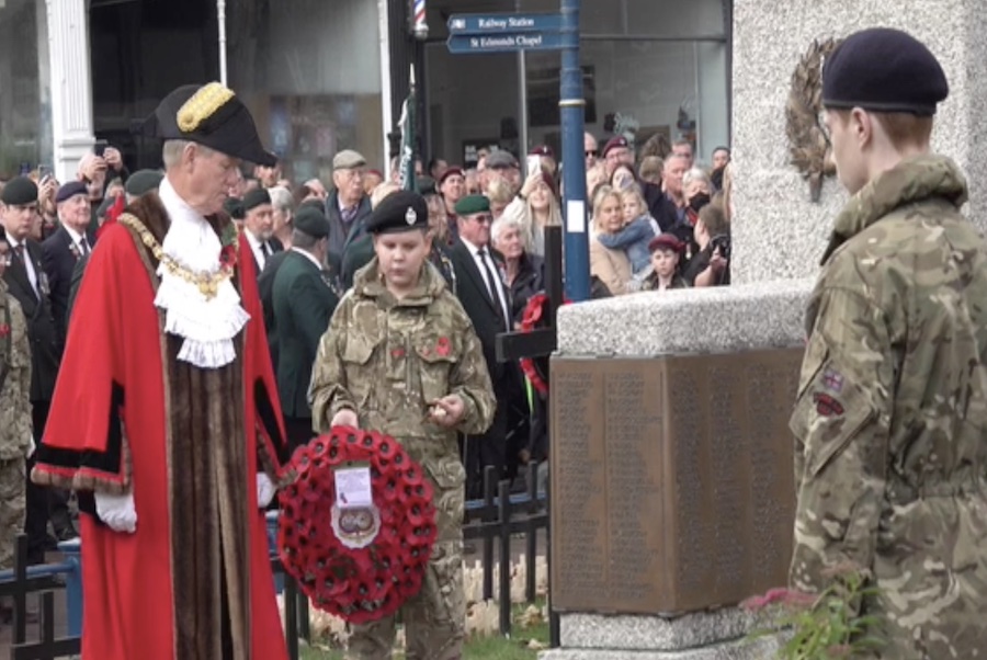 2021 Mayor of Dover Gordon Cowan lays a wreath on REmembrance Sunday Service